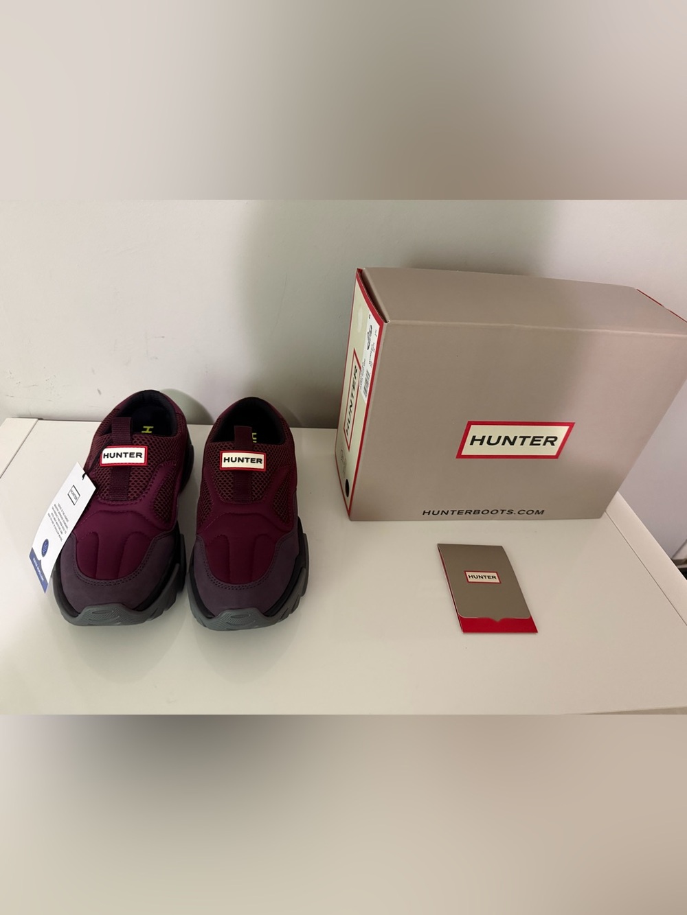 Hunter Burgundy Slip-On Low Top Athletic Sneakers Solid Textile Upper Wonen’s